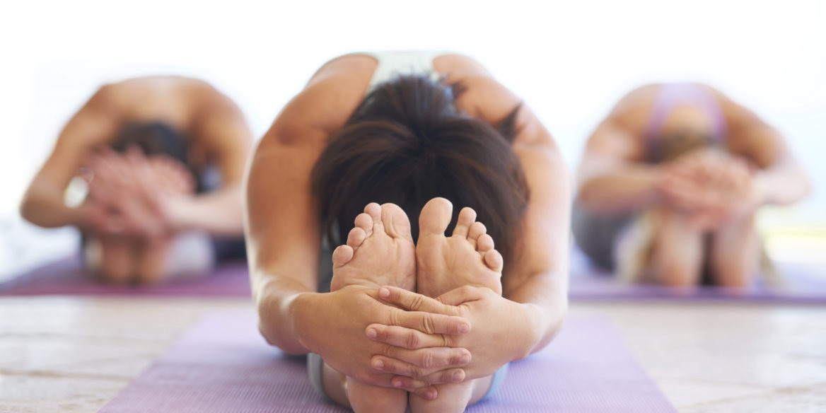Alívio de cólicas e TPM com Yoga - Movimento